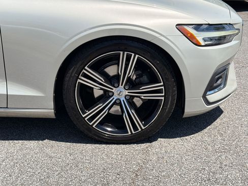 Used 2019 Volvo S60 T5 Inscription image 12