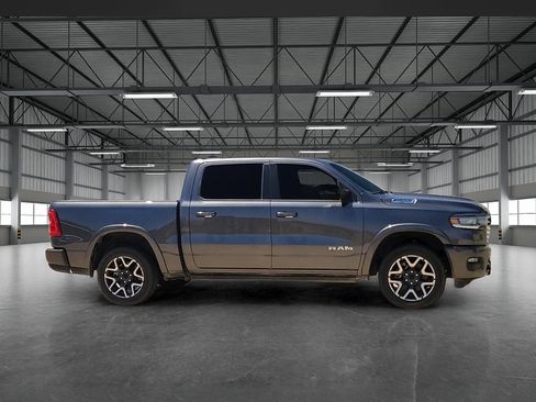 Used 2025 RAM 1500 Laramie AWD/4WD image 10
