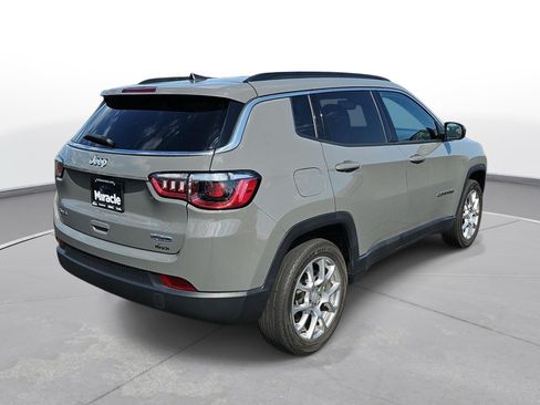 Used 2024 Jeep Compass Latitude AWD/4WD image 6