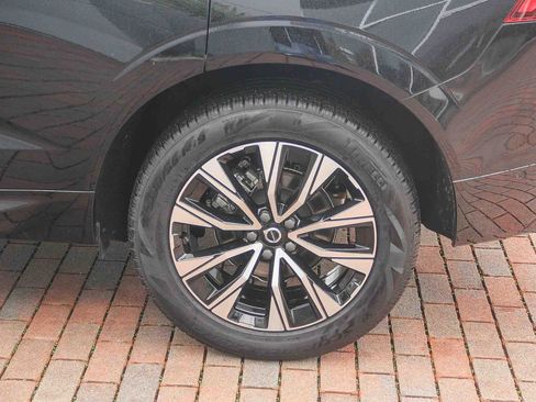 Used 2025 Volvo XC60 B5 Plus image 6