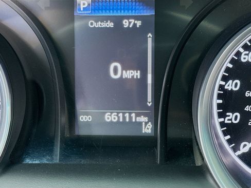 Used 2018 Toyota Camry SE w/ Convenience Package image 8