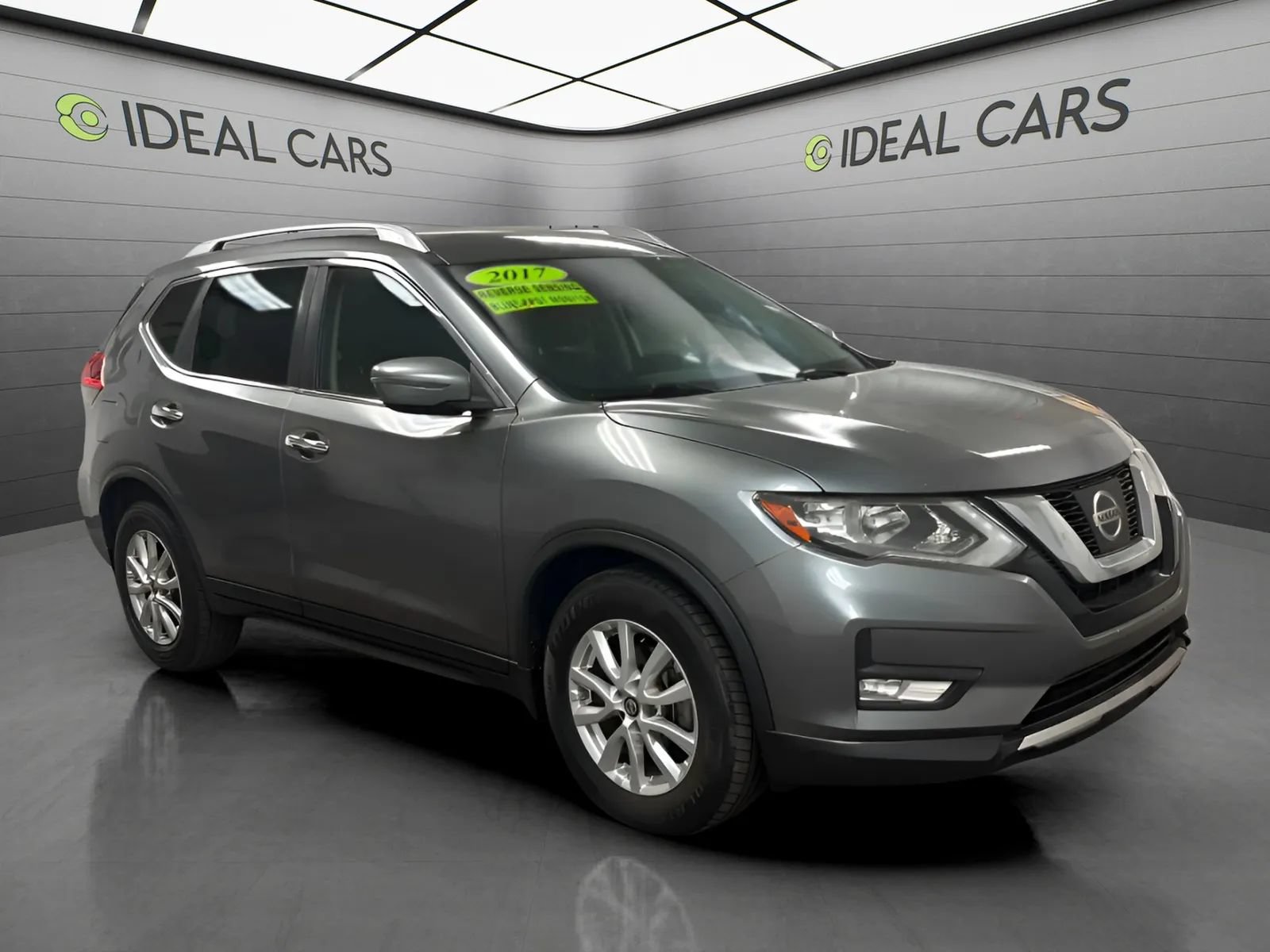 Used 2017 Nissan Rogue SV FWD image 3