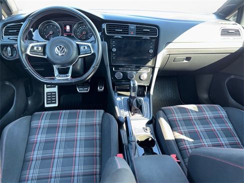 Used 2018 Volkswagen GTI SE image 10