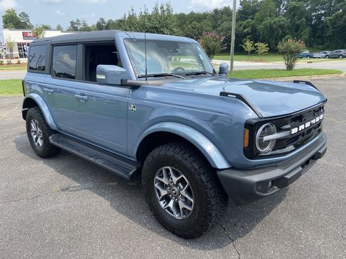 Used 2025 Ford Bronco Outer Banks AWD/4WD image 3