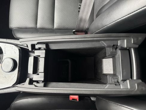 Used 2022 Nissan Rogue SV w/ SV Premium Package image 17