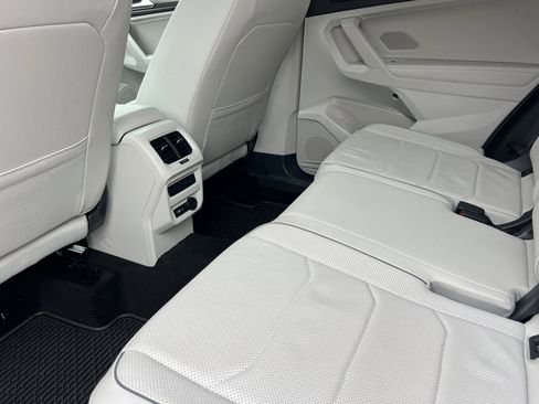 Used 2022 Volkswagen Tiguan SEL R-Line image 12