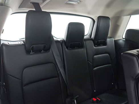 Used 2024 Nissan Pathfinder SL AWD/4WD image 12
