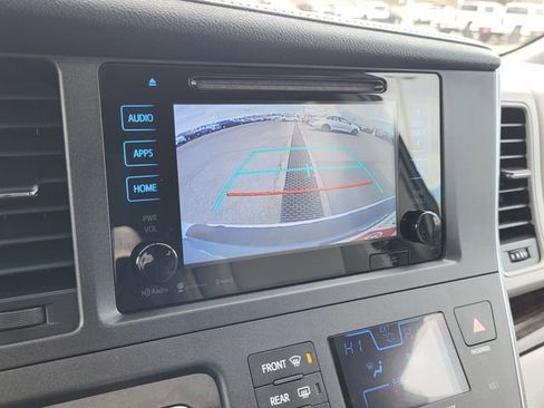 Used 2017 Toyota Sienna XLE w/ XLE Navigation Package image 14