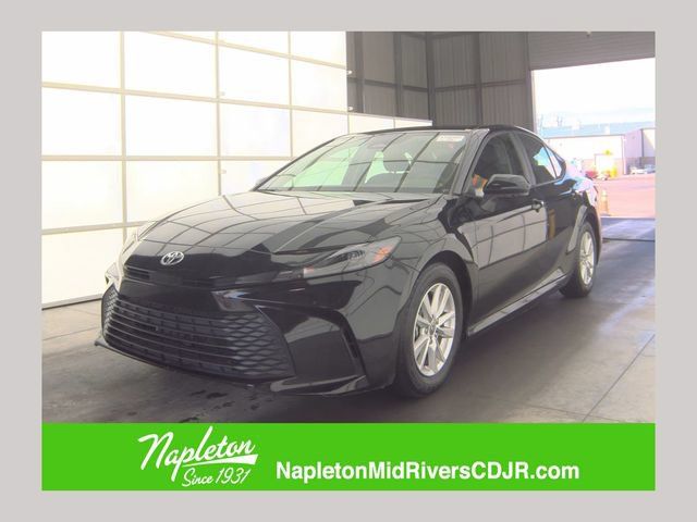 Used 2025 Toyota Camry LE FWD image 1