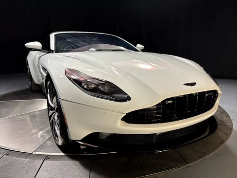 Used 2023 Aston Martin DB11 Volante RWD image 3