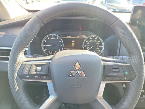 New 2026 Mitsubishi Outlander SE image 23