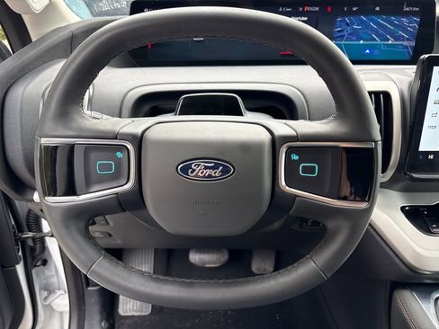 Certified 2025 Ford Expedition Active image 18