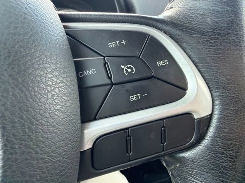 Used 2020 Jeep Renegade Latitude w/ Cold Weather Group AWD/4WD image 39