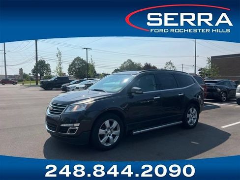 Used 2017 Chevrolet Traverse LT w/ Style and Technology Package FWD image 1