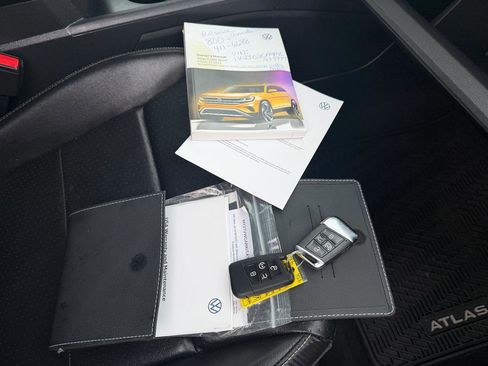 Used 2021 Volkswagen Atlas Cross Sport SE w/ Panoramic Sunroof Package image 26