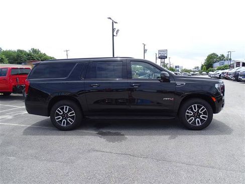Used 2023 GMC Yukon XL AT4 image 6