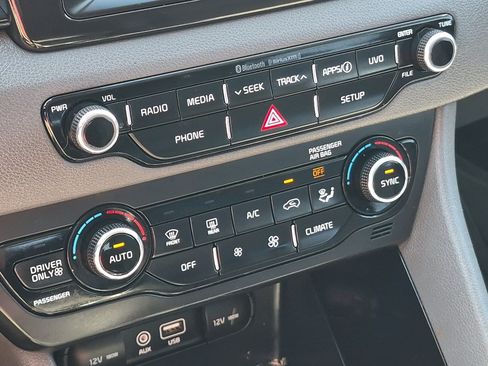Used 2019 Kia Niro EX FWD image 22