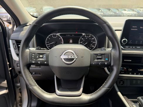 Used 2025 Nissan Rogue SV FWD image 30