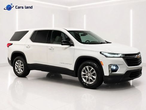 Used 2022 Chevrolet Traverse LS FWD image 2