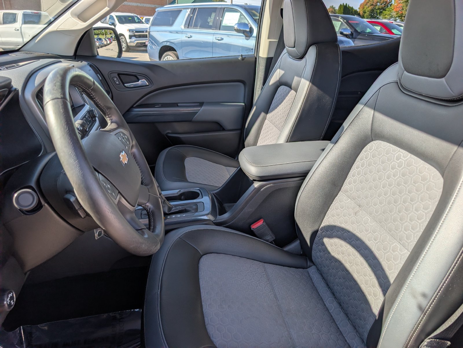 Used 2018 Chevrolet Colorado Z71 AWD/4WD image 17