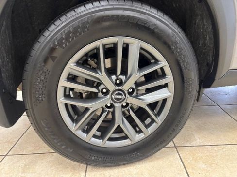 Used 2023 Nissan Rogue S FWD image 16