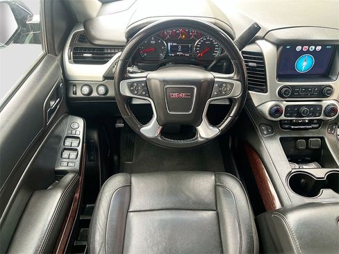 Used 2020 GMC Yukon XL SLT image 23