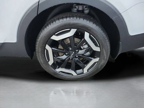 Certified 2025 Kia Telluride EX w/ EX Captain's Chair Package FWD image 11