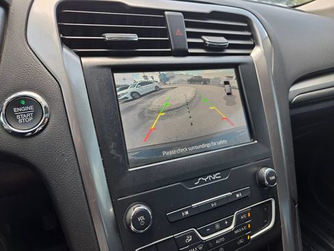 Used 2020 Ford Fusion SE FWD image 34