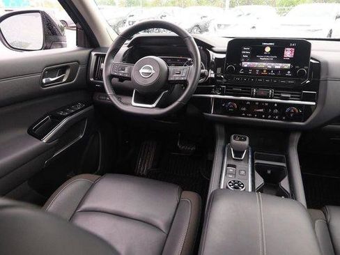 Used 2025 Nissan Pathfinder SL w/ SL Premium Package image 30