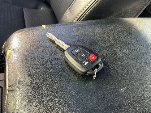 Used 2012 Toyota Camry SE image 14