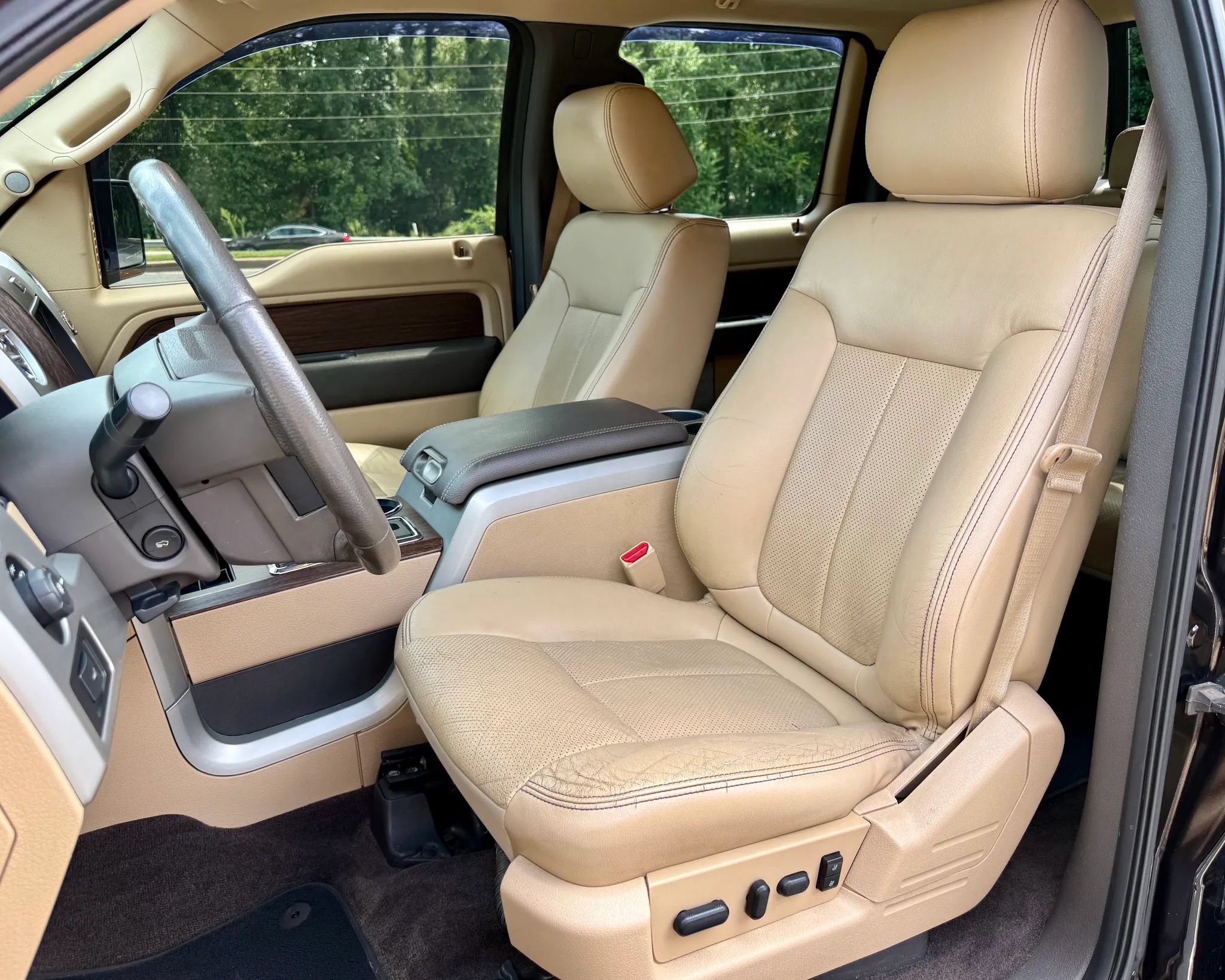 Used 2013 Ford F150 Lariat w/ Luxury Equipment Group AWD/4WD image 18