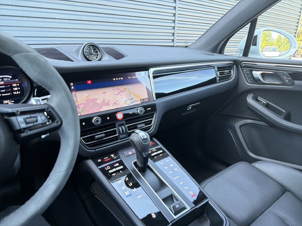 Certified 2026 Porsche Macan AWD/4WD image 21
