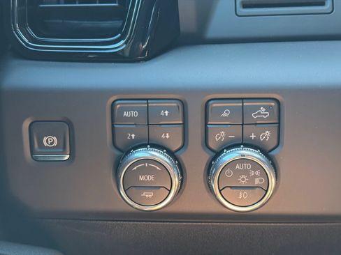 New 2026 GMC Sierra 1500 AT4 w/ AT4 Preferred Package AWD/4WD image 13