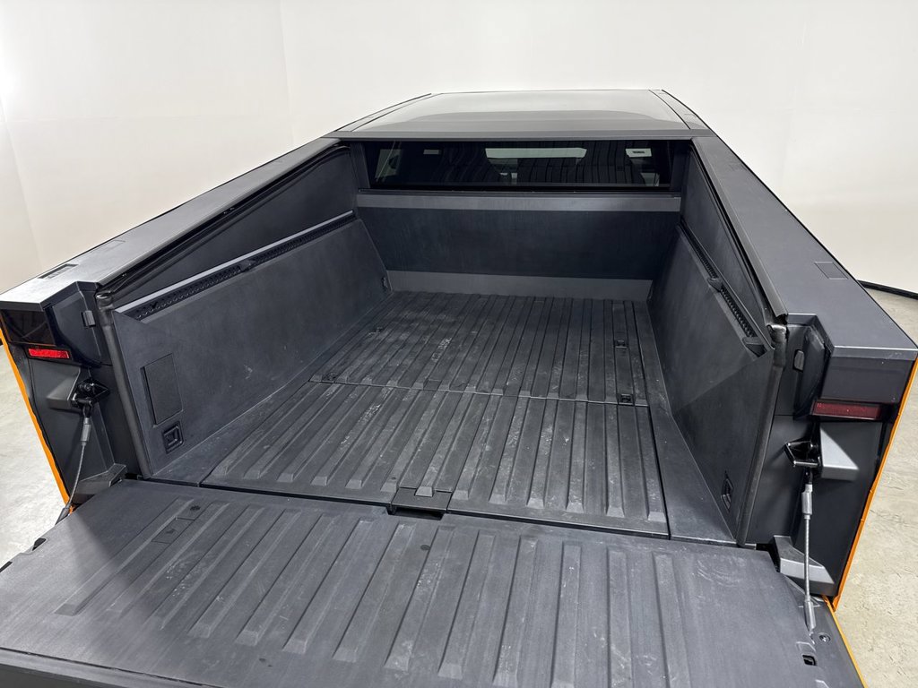 Used 2024 Tesla Cybertruck AWD Crew Cab image 20