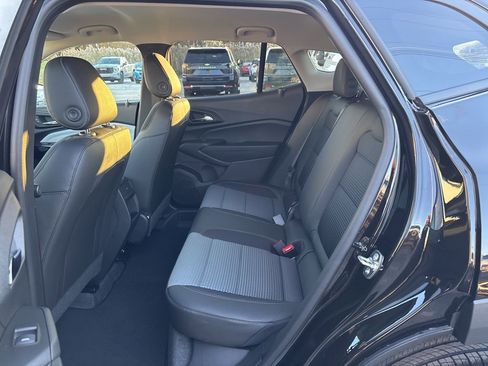 New 2026 Chevrolet Trax LT image 9