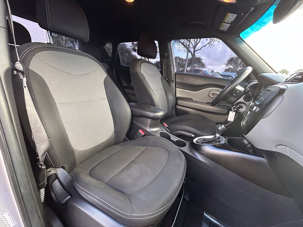 Used 2017 Kia Soul + FWD image 27
