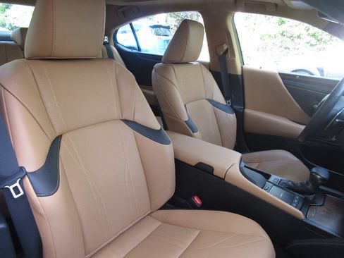 Used 2022 Lexus ES 350 w/ Luxury Package FWD image 18