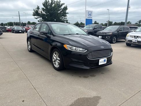 Used 2014 Ford Fusion SE FWD image 3