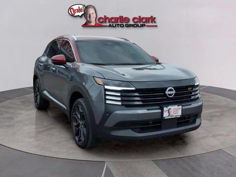 Used 2025 Nissan Kicks SR FWD image 7