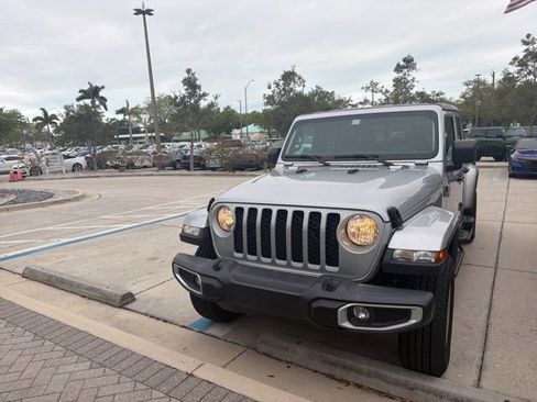 Used 2023 Jeep Gladiator Sport image 1