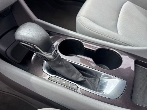 Used 2022 Chevrolet Malibu LS FWD image 18