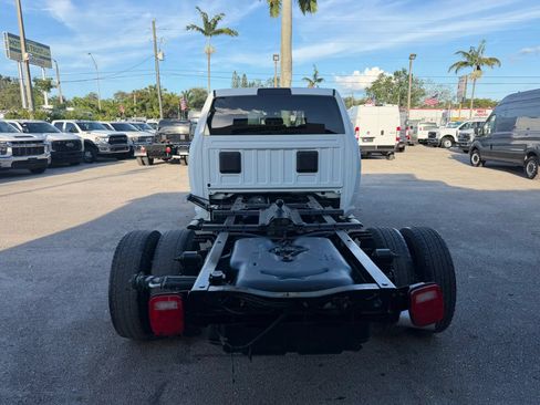 Used 2024 RAM 3500 Tradesman w/ Chrome Appearance Group AWD/4WD image 4