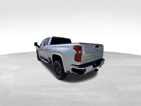 Used 2022 Chevrolet Silverado 2500 High Country w/ Safety Package II AWD/4WD image 2