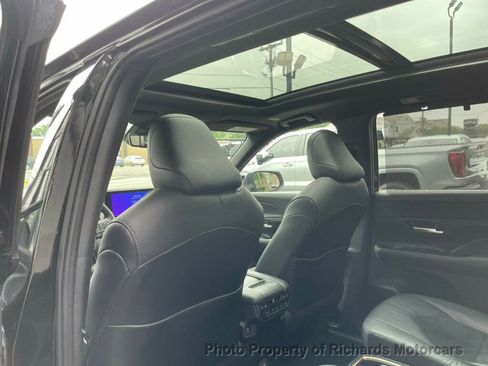 Used 2024 Toyota Grand Highlander AWD Hybrid image 12