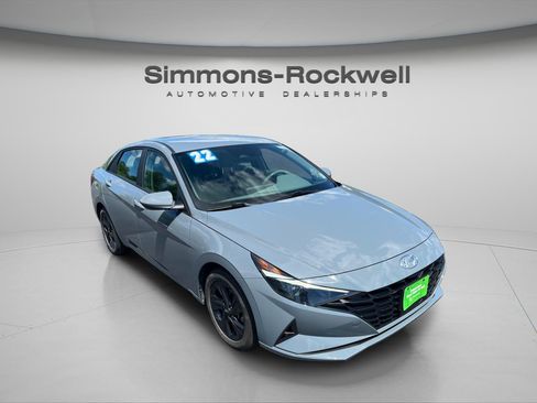 Used 2022 Hyundai Elantra SEL w/ Convenience Package FWD image 7