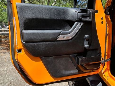 Used 2013 Jeep Wrangler Rubicon AWD/4WD image 15