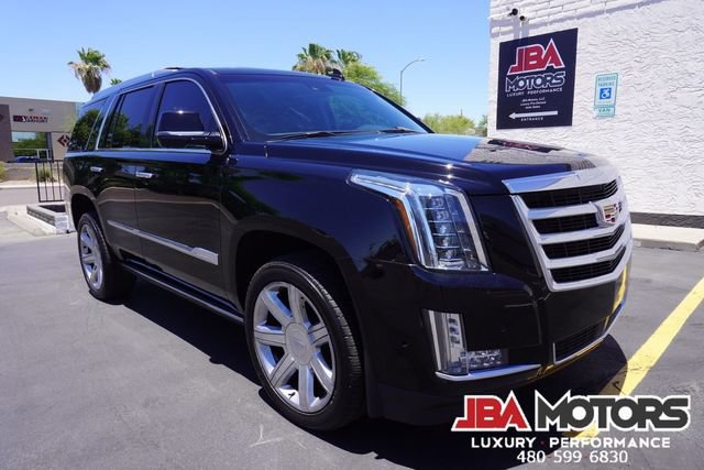 Used 2018 Cadillac Escalade Premium Luxury AWD/4WD image 2