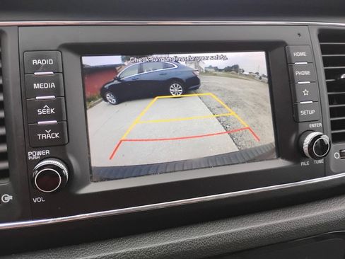Used 2019 Kia Sedona LX FWD image 11