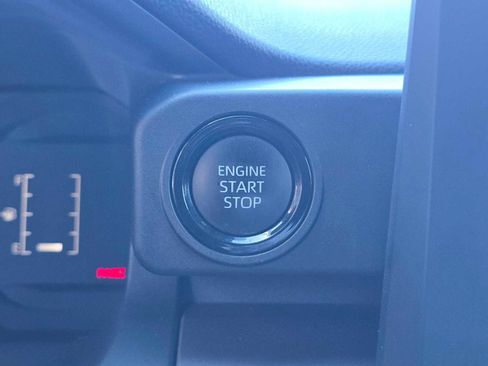 Certified 2025 Toyota Tacoma SR5 AWD/4WD image 34