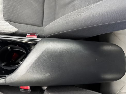 Used 2019 Toyota C-HR XLE FWD image 32